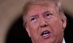 US President Donald Trump speaks to the press outside the grand ballroom as he arrives for a New Year's celebration at Mar-a-Lago in Palm Beach, Florida, on December 31, 2019. (Photo by JIM WATSON / AFP) / ALTERNATE CROP