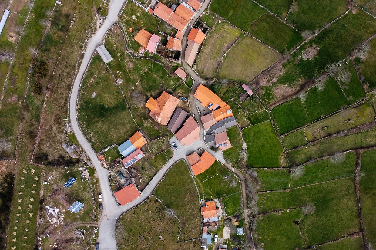 Vista aérea da aldeia de Codeçal 
(Rui Oliveira/Contacto)