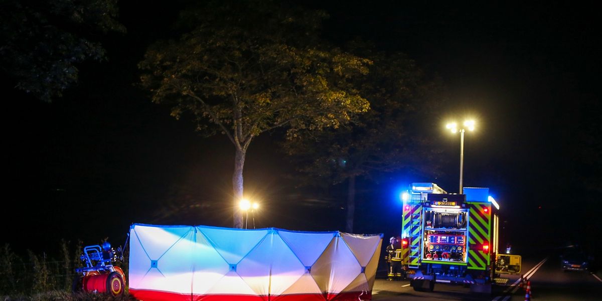 Traurige Bilanz des Unfalls: Der Fußgänger ist tot, der Autofahrer blieb unverletzt. 