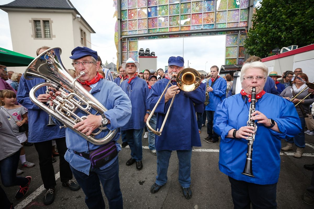 Die Schuberfouer auf dem Glacisfeld ist eröffnet. 20 Tage Spiel, Spaß und Spannung beginnen damit. 