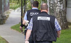 Nach dem plötzlichen Tod zweier Menschen in der Wohnung eines Angehörigen bleibt eine Vergiftung die wahrscheinlichste Hypothese.