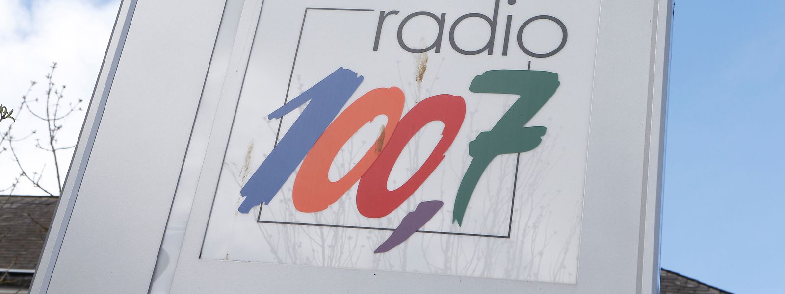 Der öffentlich-rechtliche Radiosender „100komma7“ könnte künftig auch in die Fernsehsparte einsteigen, meint die Autorin. Denkbar wäre aber ebenso eine Zusammenarbeit mit einem öffentlich-rechtlichen Fernsehsender in der Großregion. 