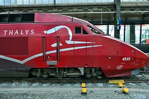 Les portiques de sécurité des trains Thalys seront maintenus dans les gares et des patrouilleurs armés circuleront dans certains trains, Thalys et autres lignes.