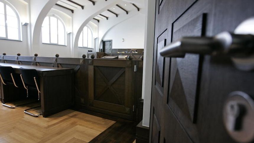 Der Prozess wird am Mittwoch fortgeführt.