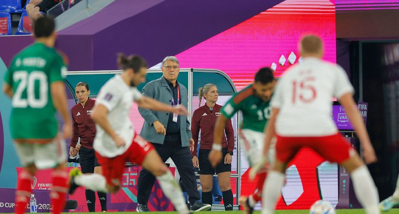 French referee Stephanie Frappart (back, L) watches players from the touchline during the Qatar 2022 World Cup Group C football match between Mexico and Poland at Stadium 974 in Doha on November 22, 2022. (Photo by Odd ANDERSEN / AFP)