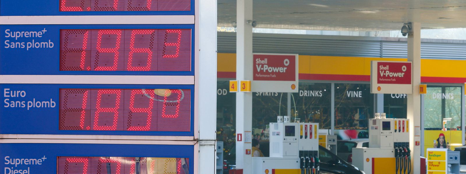 Pour un litre d'essence Super 95, il faudra dépenser 1,916 euro, soit une augmentation de 0,015€/l. De son côté, la Super 98 coûtera 2,160 euros au litre, une augmentation de 0,003€/l.