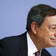 O presidente do Banco Central Europeu, Mario Draghi, manteve o programa de estímulos à economia da zona euro.