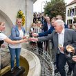 4.9. Osten / Weinfest Schwebsange / Feier beim Brunnen mit Ministerin Carole Dieschbourg  Foto:Guy Jallay