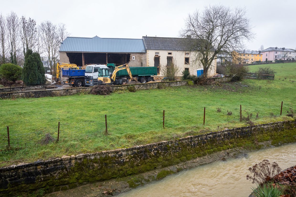 Bei dem Bauernhof in der Route d'Arlon in Mamer sind die Baumaschinen bereits angerückt.