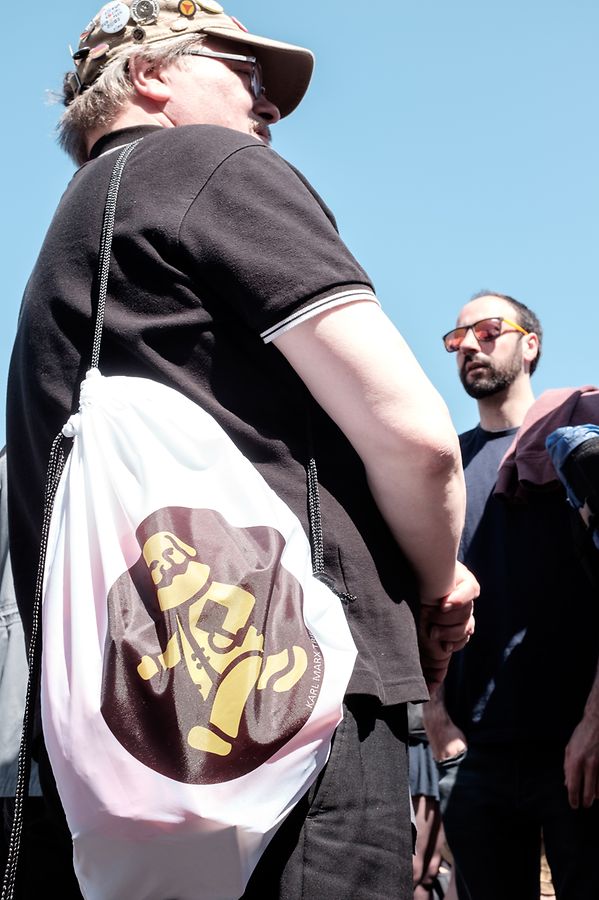 In Trier fanden am Samstag mehrere Demonstrationen statt. Die einen Teilnehmer waren für, die anderen gegen die Ehrung von Karl Marx. 