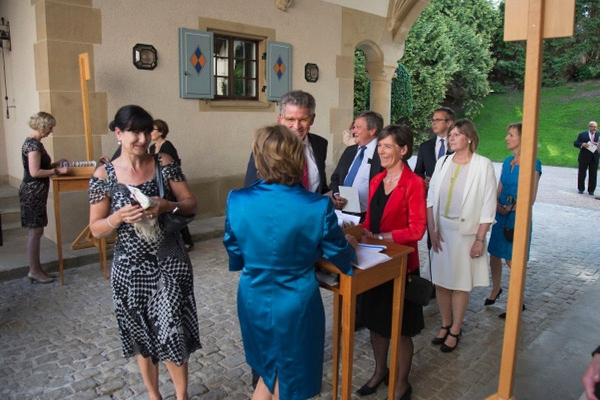 Garden Party der großherzoglichen Familie auf Schloss Berg.