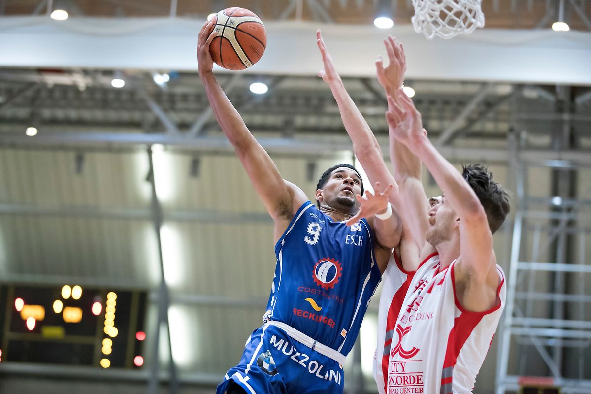 Jordan Hicks (l.) erzielte in Bartringen 32 Punkte für Basket Esch.