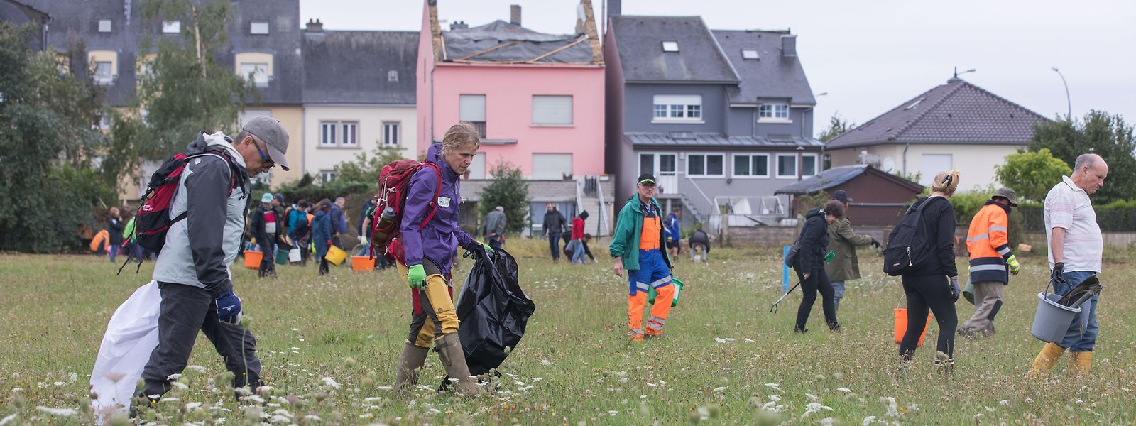 Lokales, Suivi Tornado: Putzaktion Bauernfelder Käerjeng, Foto: Lex Kleren/Luxemburger Wort