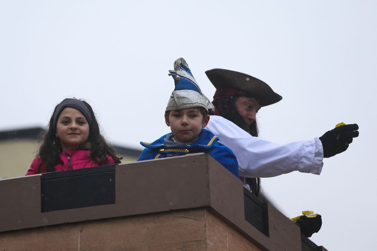 Auch in Petingen beim letzten Kavalkadenumzug des Jahres  feierten die Narren ausgelassen bis in die späten Abendstunden.