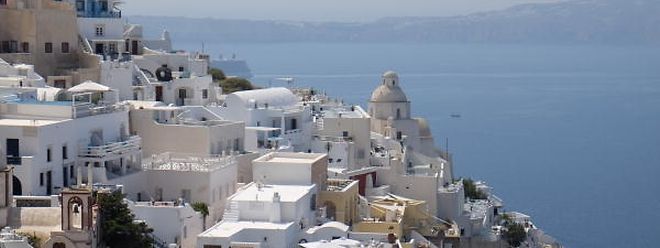 Ob Festland oder Insel: An Griechenland – auf dem Foto Santorini – führt dieses Jahr kein Urlauberweg vorbei.