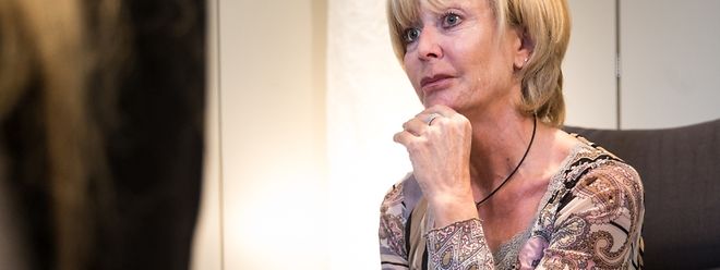 Eine starke Frau kämpft für ihre Gesundheit und gegen bürokratische Hürden.