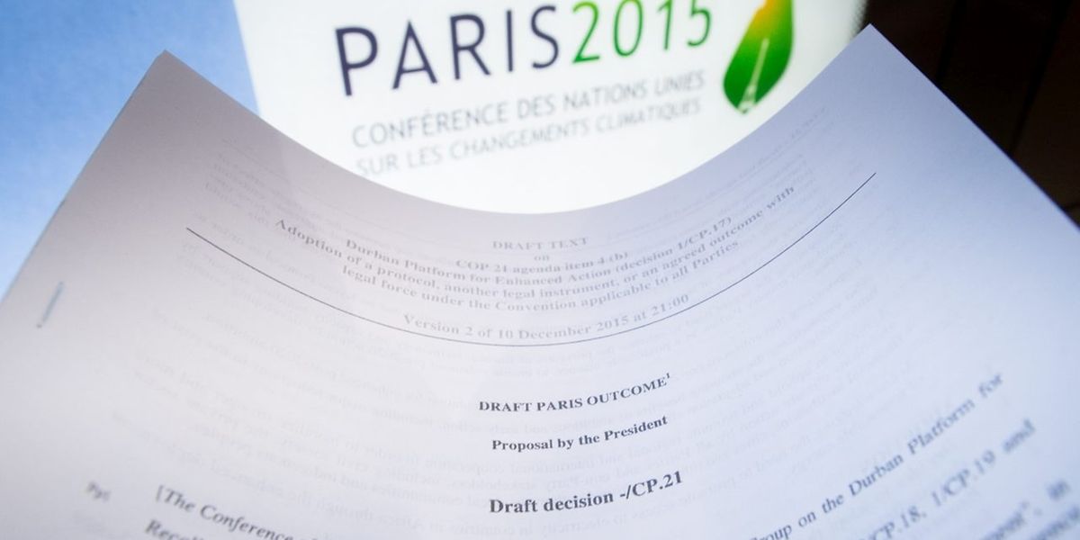 "Les choses vont dans le bon sens", a assuré le président de la COP21 et ministre français des Affaires étrangères, Laurent Fabius, qui espérait pourtant jeudi soir "être en mesure de proposer" vendredi une version finale de l'accord. 
