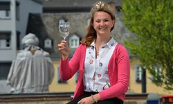 Bärbel Ellwanger, amtierende Weinkönigin von Trier, ist studierte Sinologin und hat je ein Jahr in der Volksrepublik China und in Taiwan gelebt.