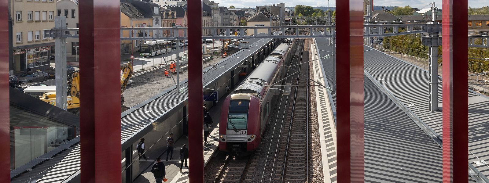 Des quais refaits à neuf ainsi qu'une passerelle dans l'une des principales gares du sud-ouest du pays : Rodange aura également des places de parking supplémentaires l'année prochaine. 