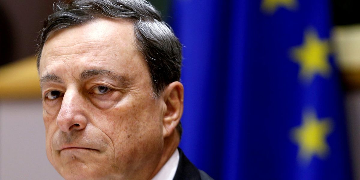 EZB-Chef Mario Draghi hält an der lockeren Geldpolitik fest.