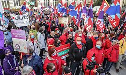 Die Wohnungskrise treibt viele Menschen auf die Straße. 