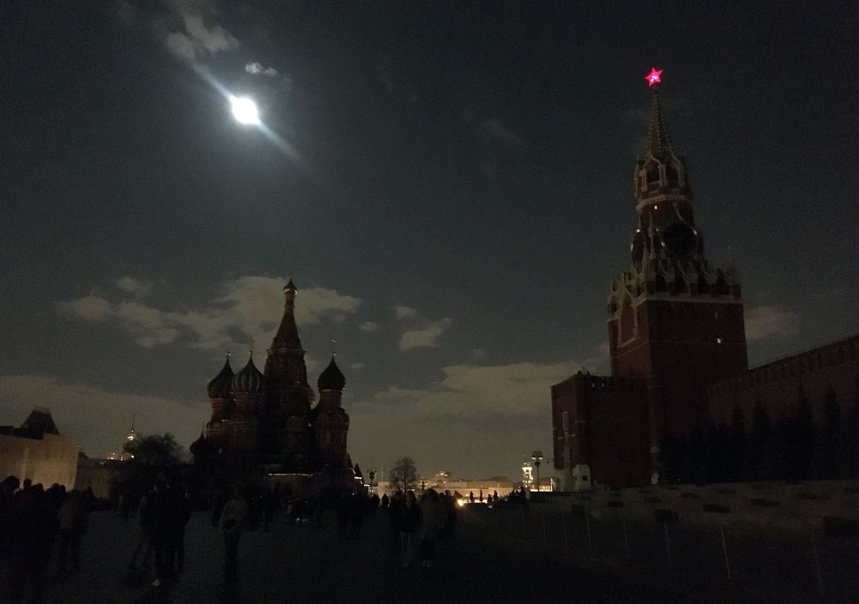 Licht aus am Kreml in Moskau: Russland hat sich der weltweiten Aktion Earth hour (Stunde der Erde) angeschlossen.