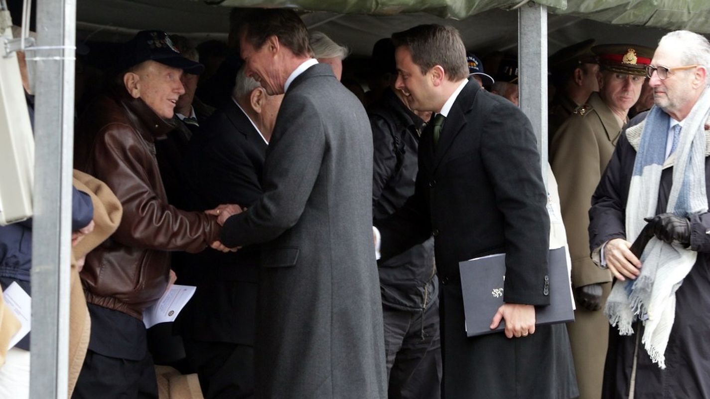 Im Anschluss nahm Großherzog Henri an einer Gedenkveranstaltung auf dem amerikanischen Soldatenfriedhof in Hamm teil.