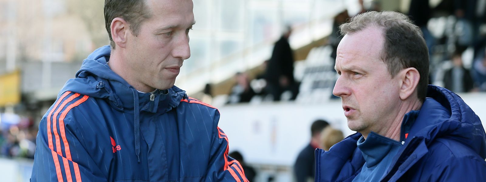 Fola-Sportdirektor Pascal Welter, hier im Gespräch mit Trainer Jeff Strasser, sieht den Ligaverband in der Verantwortung.