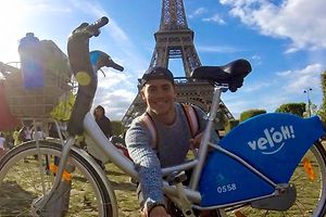 Arrivée triomphale au Champ de Mars, devant la Tour Eiffel, été 2015.