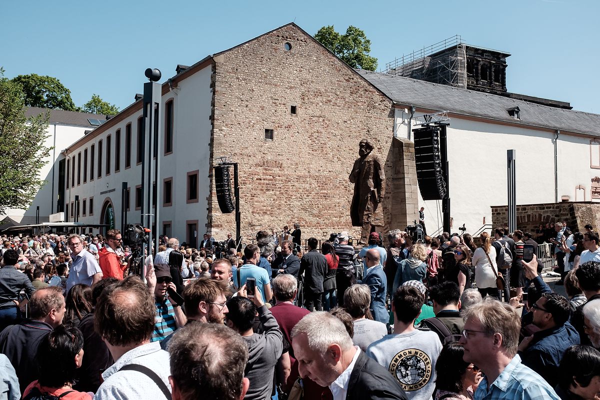 In Trier fanden am Samstag mehrere Demonstrationen statt. Die einen Teilnehmer waren für, die anderen gegen die Ehrung von Karl Marx. 