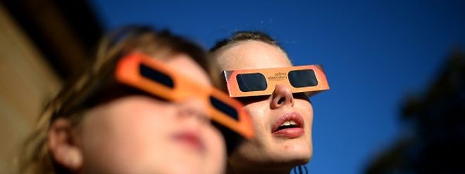 Die Spezial-Sonnenbrillen für die Sonnenfinsternis sind Mangelware. 