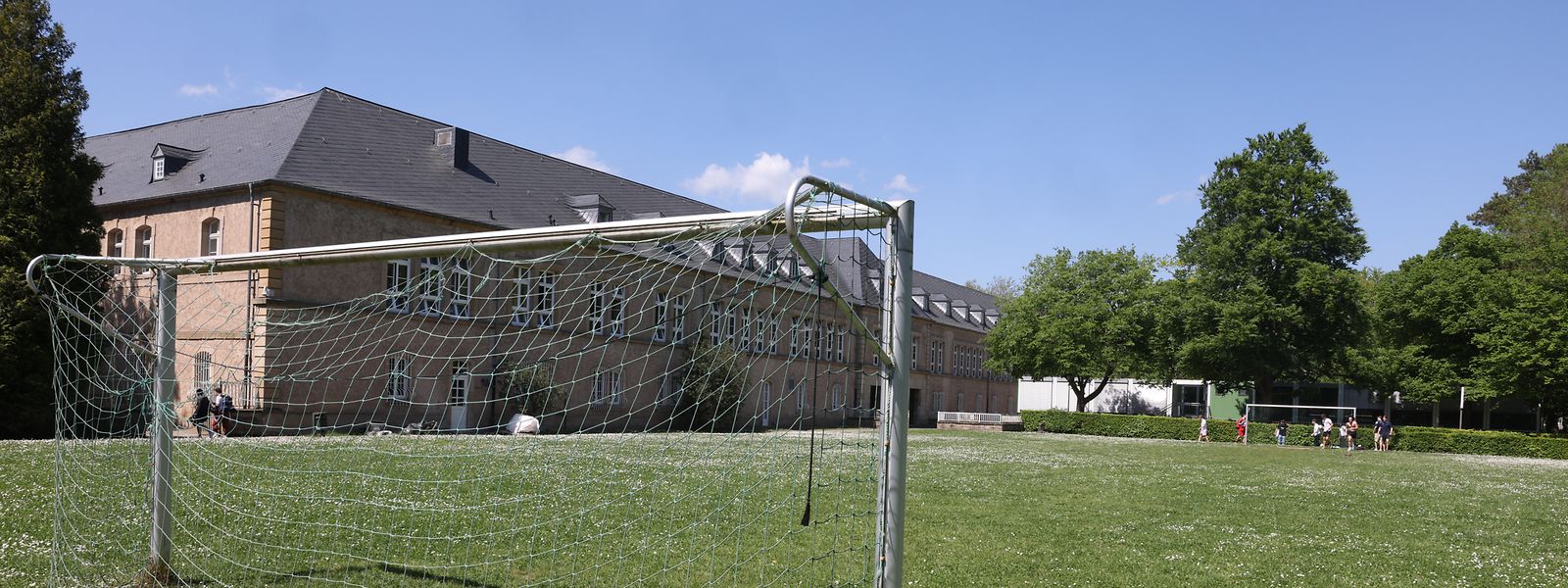 Der Fußballplatz hinter dem Echternacher Lycée kommt für die Gemeinde nicht mehr infrage. Sie weicht auf das Gelände hinter dem Busbahnhof aus.
