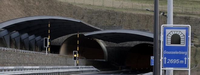 La vitesse dans le tunnel est limitée à 90 km/h.