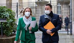 Nach drei Wochen Pause trat Gesundheitsministerin Paulette Lenert erstmals wieder vor die Presse, zusammen mit Premier Xavier Bettel.