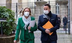 Nach drei Wochen Pause trat Gesundheitsministerin Paulette Lenert erstmals wieder vor die Presse, zusammen mit Premier Xavier Bettel.