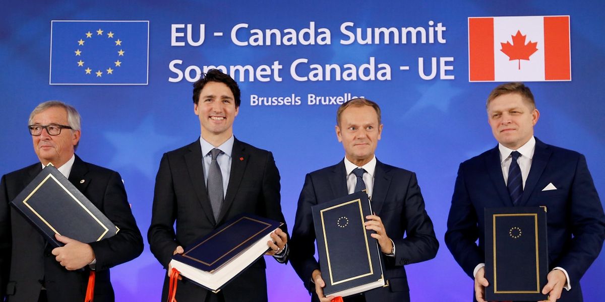 Europäer und Kanadier zeigten sich erleichtert, dass es nach langem Drama mit dem Handelsabkommen geklappt hat.