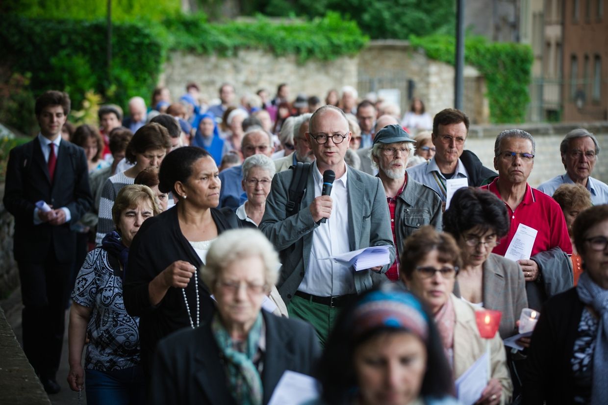 Lichterprozession von der Kirche St.-Michel, über die “Corniche“, zur Kathedrale mit Andacht und eucharistischem Segen 