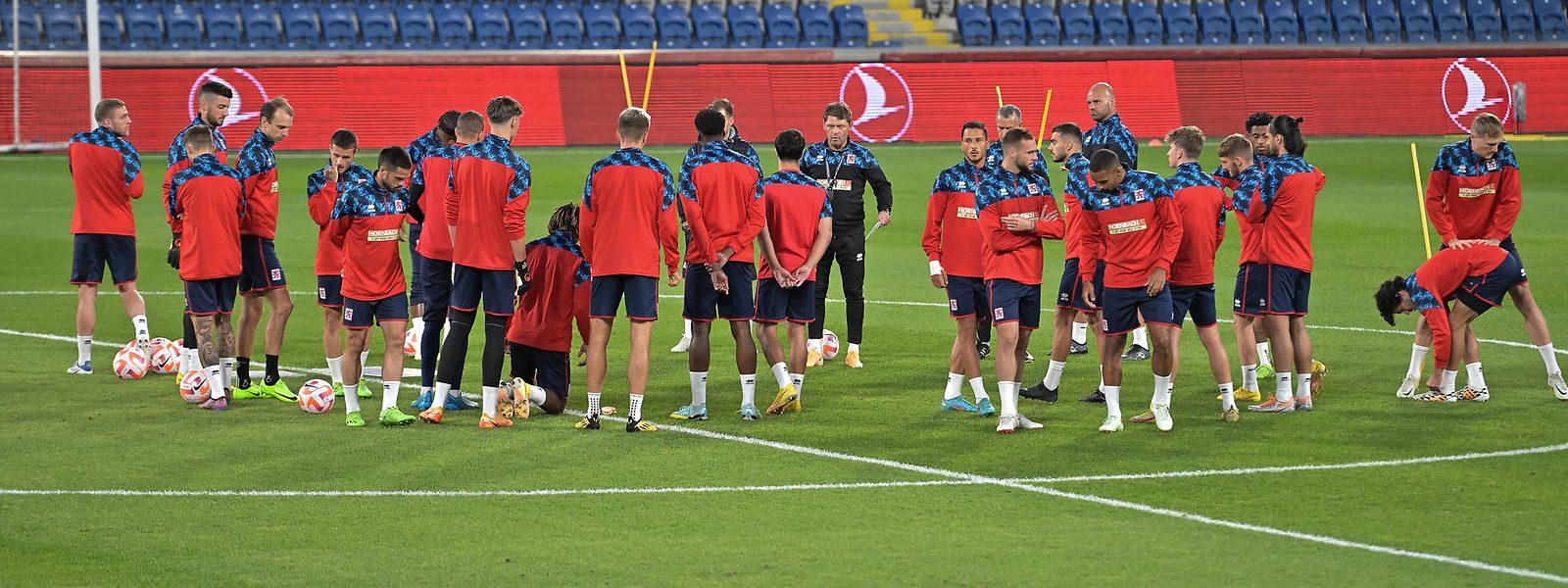 Vor dem Abschlusstraining im Fatih-Terim-Stadion konnte die Mannschaft lediglich einmal zusammen trainieren.