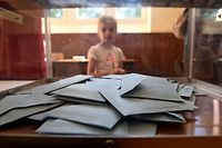 (FILES) In this file photo taken on June 18, 2017 ballots are pictured inside an urn at a polling station in Authon, central France, during the second round of the French parliamentary elections (elections legislatives in French). - French voter head to the polls on June 12 and 19, 2022 in French parliamentary election battle between a new left-wing coalition, Nupes (Nouvelle Union Populaire Ecologique et Sociale - New People's Ecologic and Social Union) and allies of centrist President. (Photo by GUILLAUME SOUVANT / AFP)