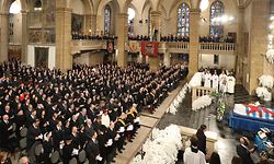 Das Leitmotiv der Predigt von Erzbischof Hollerich war die Liebe.