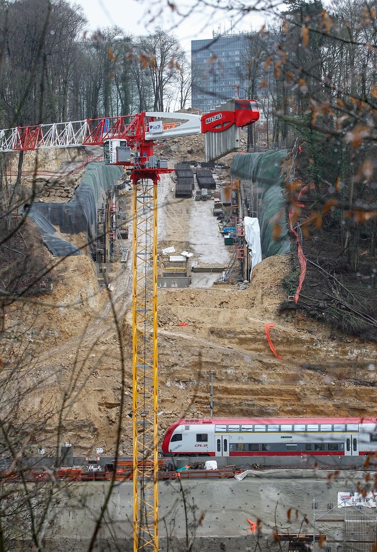 Les travaux vus depuis la Côte d'Eich. Le funiculaire sera opérationnel en décembre 2017.