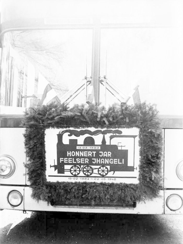 100-Jahr-Feier des "Feelser Jangeli": Die CFL-Busse mit entsprechender Dekoration.