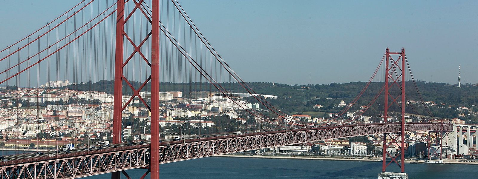 Pormenor da ponte 25 de Abril em Lisboa.