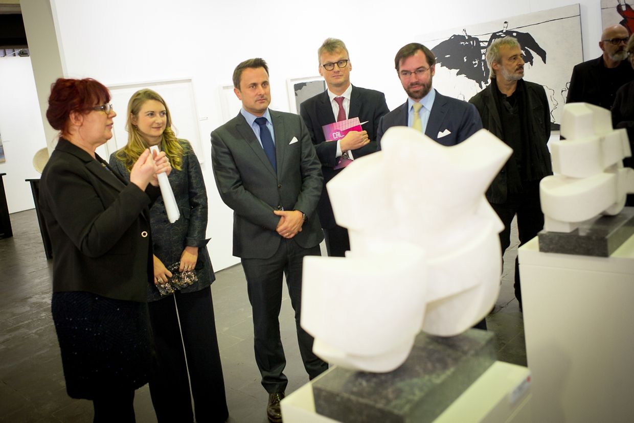 V.l.n.r.: Kunstkritikerin Nathalie Becker, Prinzessin Stéphanie, Premierminister Xavier Bettel, Marc Hostert, Präsident des CAL und Erbgroßherzog Guillaume.