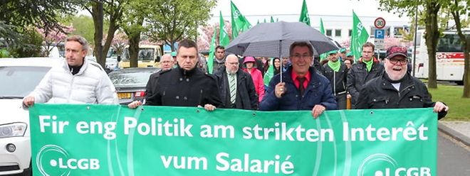 Etwa 300 Sympathisanten des LCGB trotzten dem Regen und kamen nach Bettemburg zur 1.-Mai-Feier ihrer Gewerkschaft. 