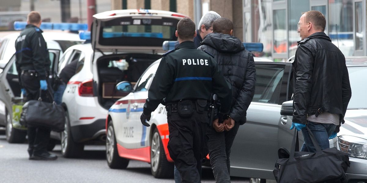 Am 27. Oktober 2015 waren mehrere Dutzend mutmaßliche Drogenhändler in dem von Joseph E. betriebenen Haus, in der Grand-Rue in Wasserbillig, festgenommen worden.