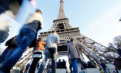 Rund sieben Millionen zahlende Besucher zählt der Eiffelturm im Jahr.