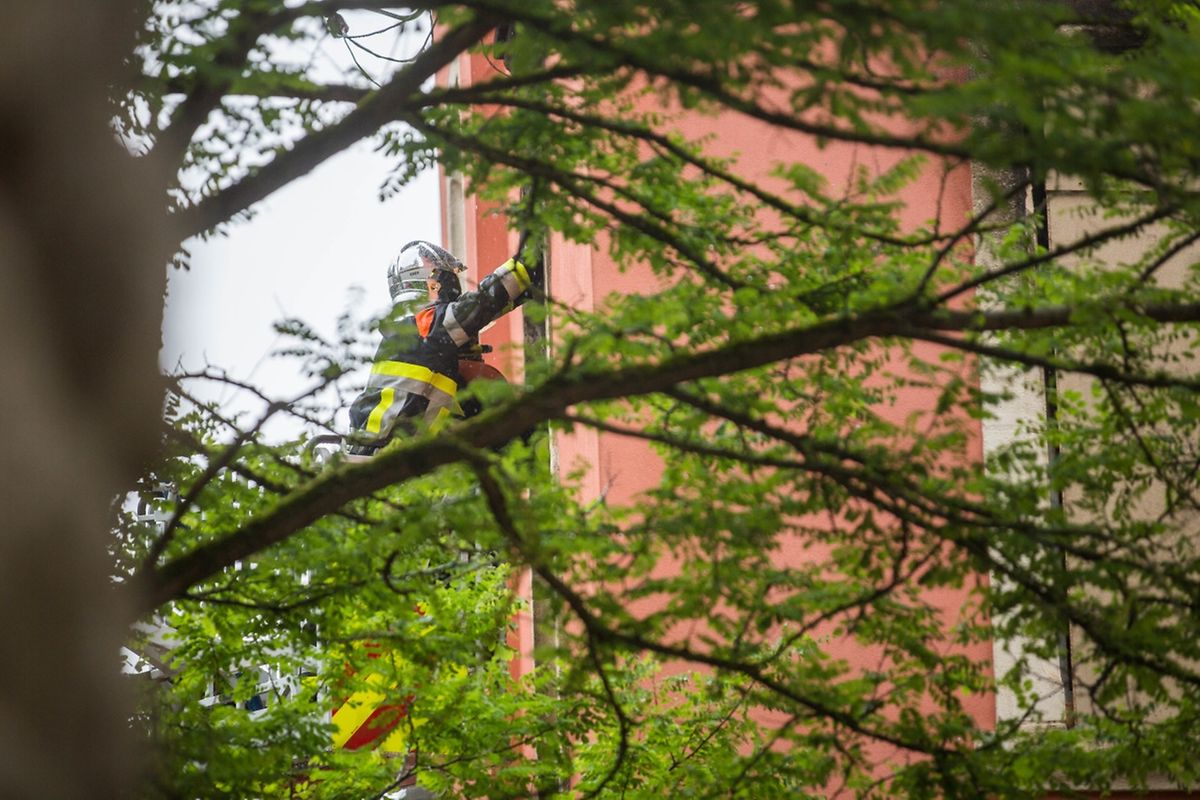 Wohnungsbrand Grand - Rue, in Rümelingen, Cafe Central, Foto Lex Kleren