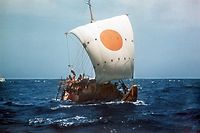 ARCHIV - 30.04.1970, Marokko, ---: Das Papyrusboot Ra II auf hoher See, aufgenommen im April 1970. Im Mai 1970 segelte der norwegische Abenteurer Thor Heyerdahl in einem Boot aus Papyrus, der Ra II, von Marokko bis zur Karibik-Insel Barbados. 57 Tage später, am 12. Juli 1970, erreichte die achtköpfige Mannschaft den Hafen Bridgetowns, der Hauptstadt von Babardos. (zu dpa "Thor Heyerdahl - Umweltaktivist in den Fußstapfen der alten Ägypter") Foto: UPI/dpa +++ dpa-Bildfunk +++