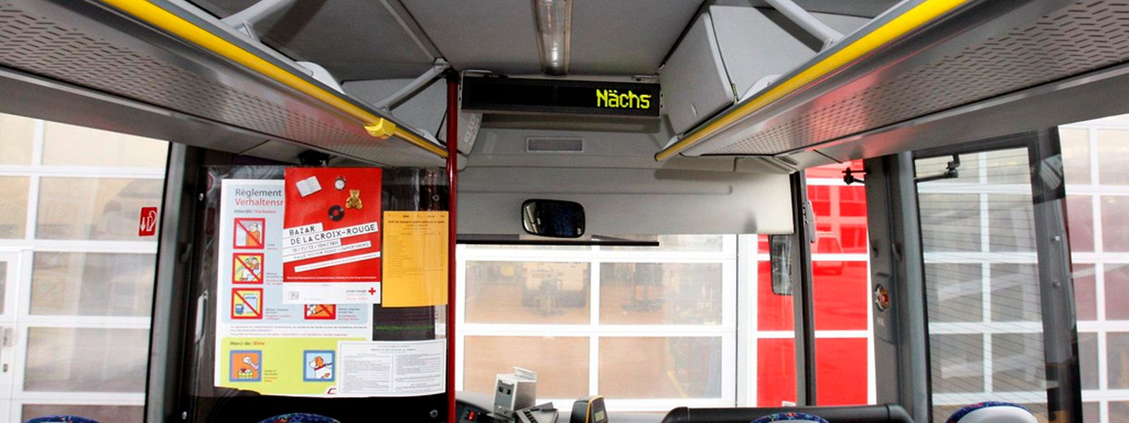 Wird kein Schülertransport angeboten, müssen die jungen Menschen auf den normalen öffentlichen Verkehr ausweichen.